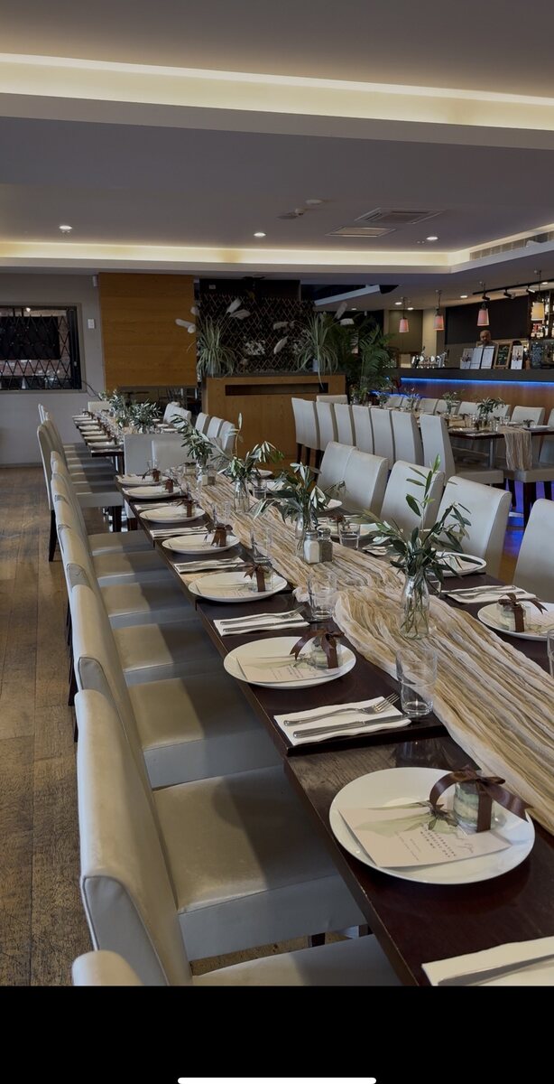 Elegant long-table styling